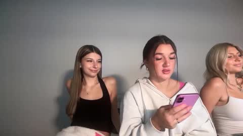 Snapshot of clairewalkerr chatting on September 17, 5:11 pm clairewalkerr online show from September 17, 5:11 pm