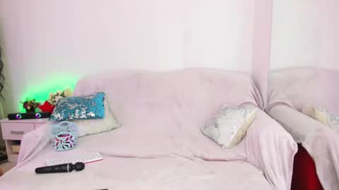 ClaireWarner online show from June 11, 6:54 am