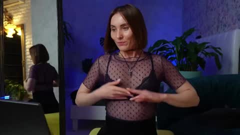 Clara online show from April 3, 5:55 pm