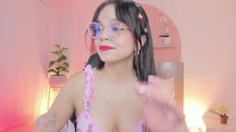 C L A R A online show from May 5, 3:09 am