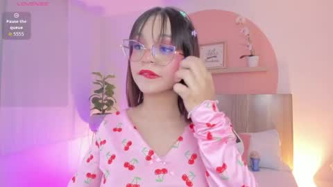 C L A R A online show from May 9, 5:09 am