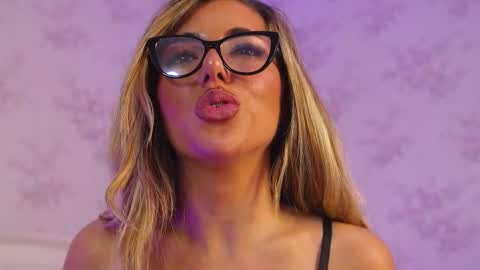Snapshot of clarahazell chatting on September 22, 5:28 am ClaraHazel online show from September 22, 5:28 am