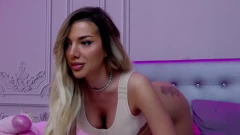 Snapshot of clarahazell chatting on March 6, 8:41 am ClaraHazel online show from March 6, 8:41 am