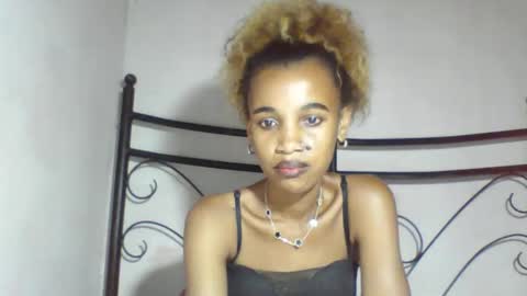 claudianne online show from May 3, 9:29 pm