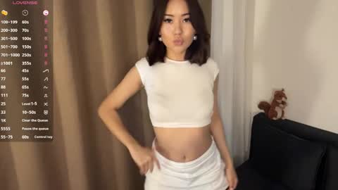 Lili online show from May 11, 1:46 pm