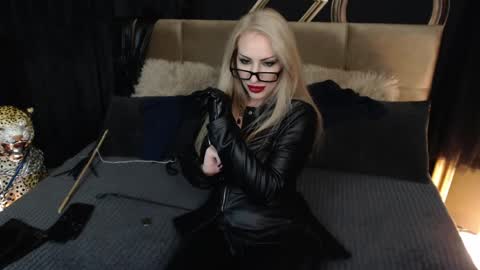 Cleo online show from April 9, 1:08 am