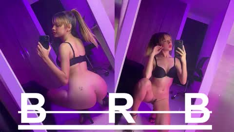 Snapshot of cleosexxx chatting on October 9, 3:21 am cleo y maikol online show from October 9, 3:21 am