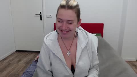 Syl  online show from February 5, 8:43 am