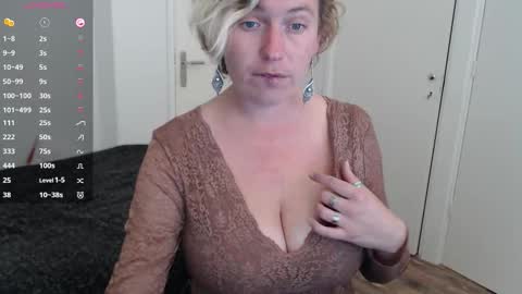 Syl  online show from October 7, 2:10 pm