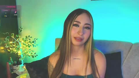 cloe_martinezz_ online show from April 23, 7:38 pm