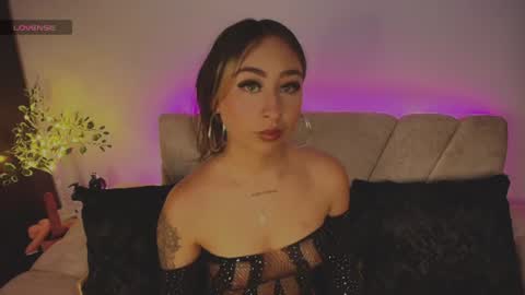 cloe_martinezz_ online show from June 19, 11:19 pm