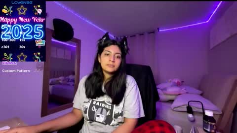 cloe small online show from November 11, 7:04 am