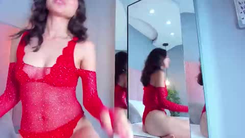 C L O E  online show from October 12, 8:39 am