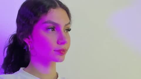 cloee20_ online show from December 18, 2:38 am