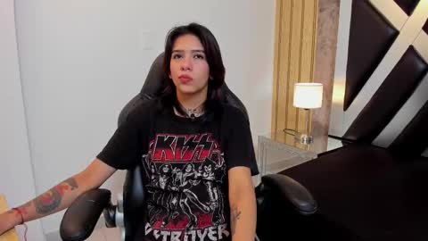 lady cloe person online show from December 14, 12:00 pm