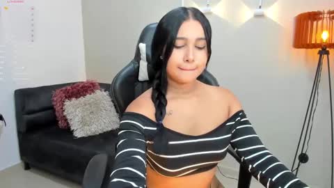 Snapshot of cloewilliamsxx chatting on December 12, 1:28 pm Cloe online show from December 12, 1:28 pm