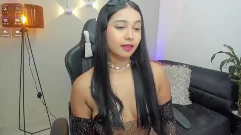 Snapshot of cloewilliamsxx chatting on December 5, 1:17 pm Cloe online show from December 5, 1:17 pm