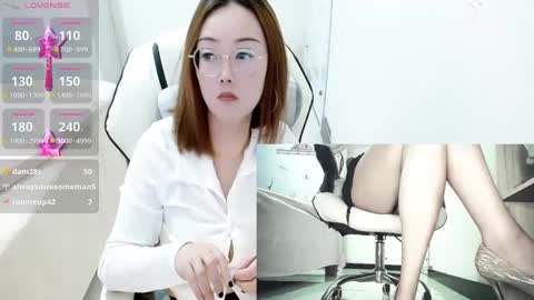 Snapshot of coco_coo chatting on January 5, 3:11 am coco online show from January 5, 3:11 am