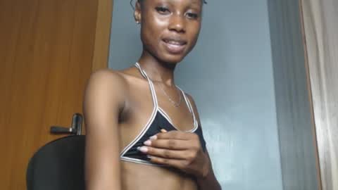 coco_petitqueen online show from January 7, 7:49 pm