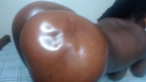 cocoa_devine online show from May 23, 1:59 am