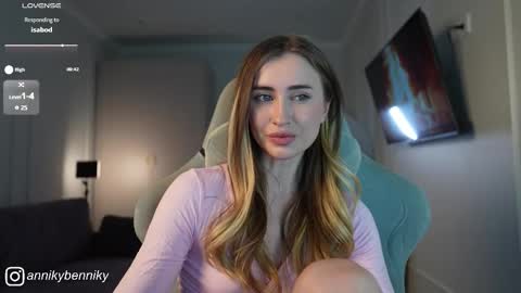 Anna online show from November 5, 6:02 pm