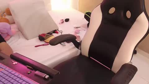 Snapshot of coffe_eyes chatting on October 31, 8:29 am coffe_eyes online show from October 31, 8:29 am