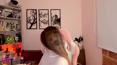 Snapshot of coke_colu chatting on December 6, 11:24 pm Danna Smith online show from December 6, 11:24 pm
