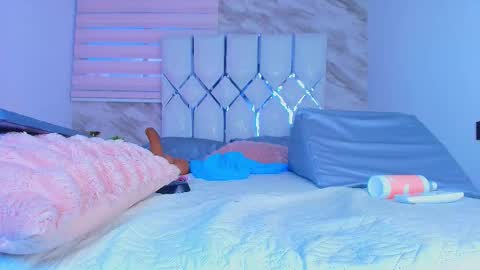 colett online show from February 11, 2:40 pm