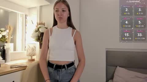 Nicole  online show from October 3, 7:02 am