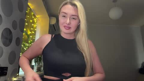 Anny online show from April 5, 3:11 pm