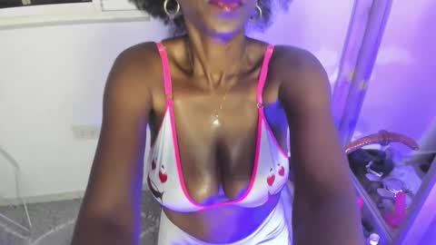 C O R A  L online show from October 26, 4:30 am