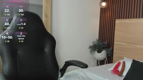 C O R A  L online show from November 1, 7:07 pm