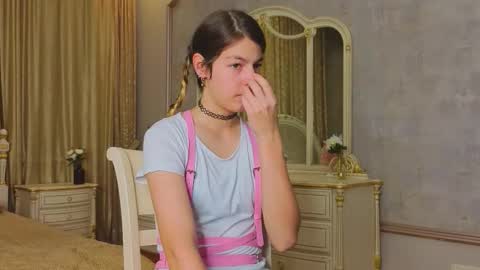 Snapshot of corriezarella chatting on October 1, 3:06 pm call me Alice online show from October 1, 3:06 pm
