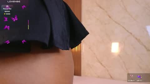 Snapshot of cosmic_brunette chatting on September 12, 4:57 am online show from September 12, 4:57 am