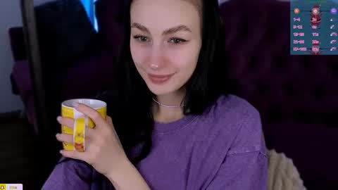 cosmicfaye online show from December 17, 8:12 am