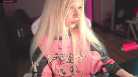 Elli online show from May 5, 10:02 pm