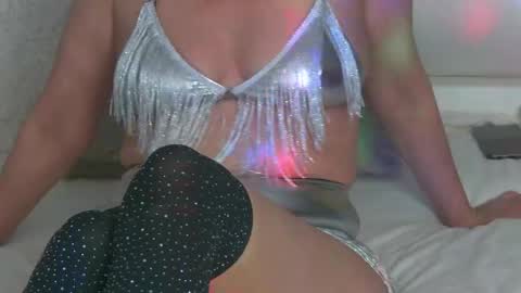 cougarmilf_ online show from May 11, 4:15 pm