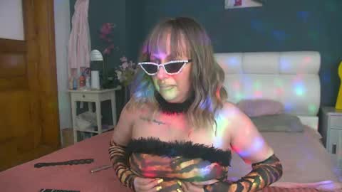 cougarmilf_ online show from May 3, 4:10 pm
