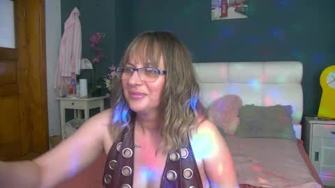 cougarmilf_ online show from May 8, 4:10 pm