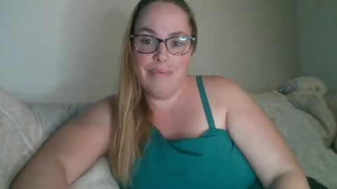 Snapshot of countrylovin2018 chatting on October 18, 6:53 pm Fallen Angel 21 online show from October 18, 6:53 pm