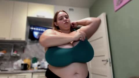 Snapshot of courteous_raspberrrry chatting on October 7, 1:37 pm Rose Roys my online show from October 7, 1:37 pm