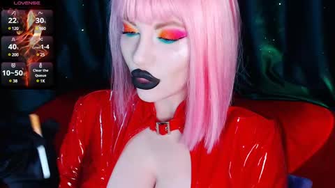 Snapshot of crazypinkyball chatting on December 18, 12:07 pm Roxy online show from December 18, 12:07 pm
