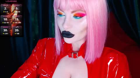 Snapshot of crazypinkyball chatting on December 21, 1:53 pm Roxy online show from December 21, 1:53 pm