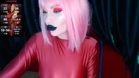Snapshot of crazypinkyball chatting on December 9, 11:58 am Roxy online show from December 9, 11:58 am