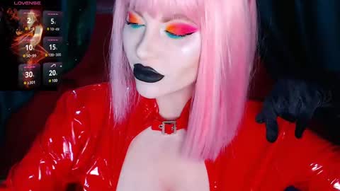 Snapshot of crazypinkyball chatting on December 7, 1:40 pm Roxy online show from December 7, 1:40 pm