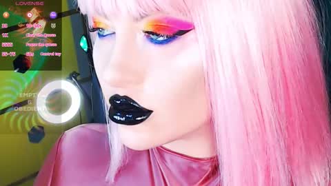 Snapshot of crazypinkyball chatting on September 9, 3:12 pm Roxy online show from September 9, 3:12 pm