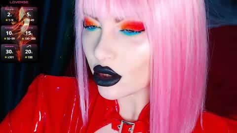 Snapshot of crazypinkyball chatting on January 24, 1:36 pm Roxy online show from January 24, 1:36 pm