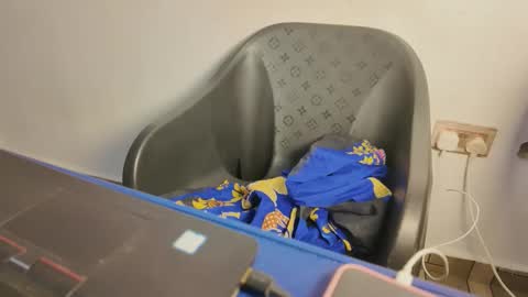 creamyposh1 online show from December 22, 6:05 am