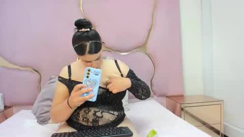 Criistaal   online show from May 27, 4:09 am