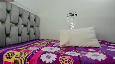 CAMILA SUAREZ online show from May 11, 12:35 am